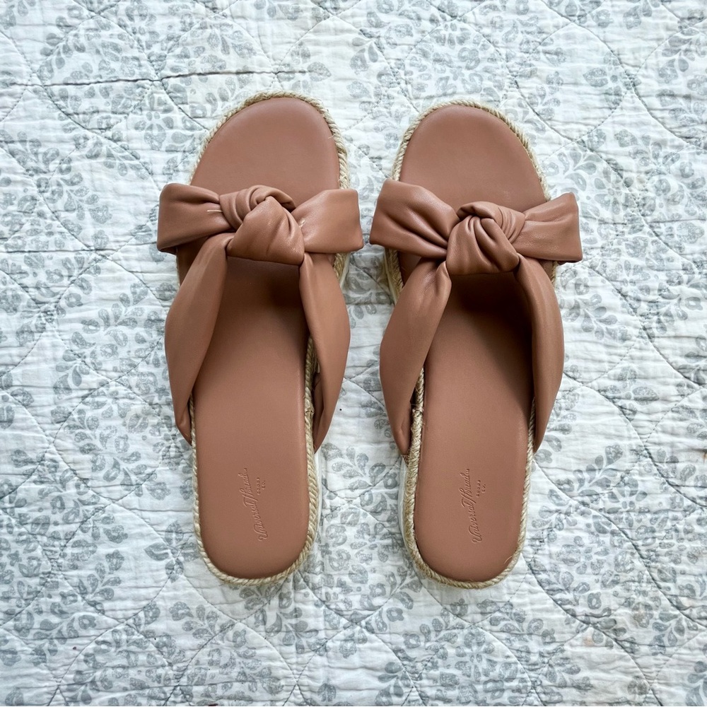 🆑 CLEARANCE! 9 Universal Thread Cross-Knot Sandals - Picture 2 of 5